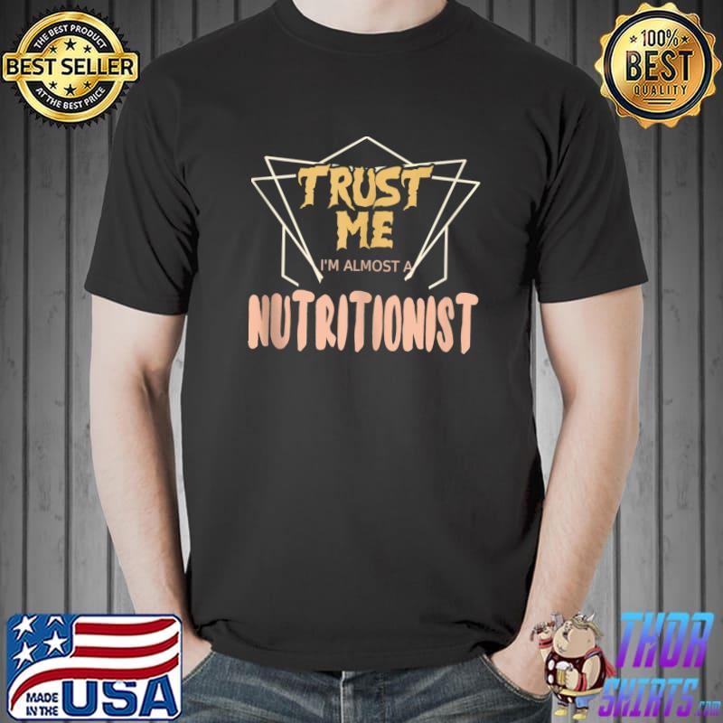 Trust Me I´m Almost A Nutritionist T-shirt