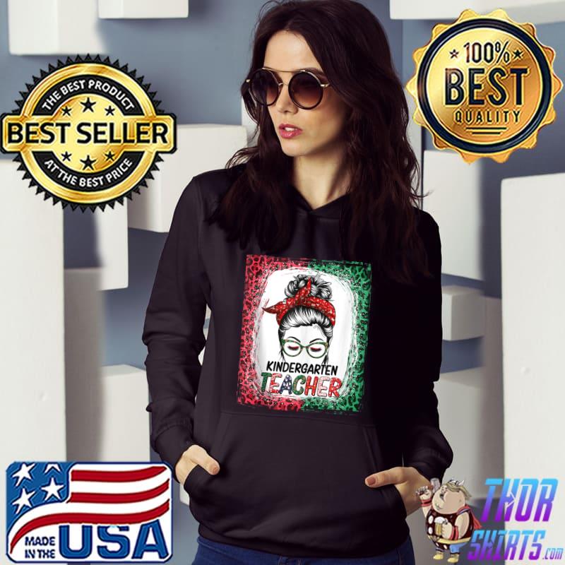 Kindergarten Teacher Messy Bun School Christmas Leopard Xmas T-shirt