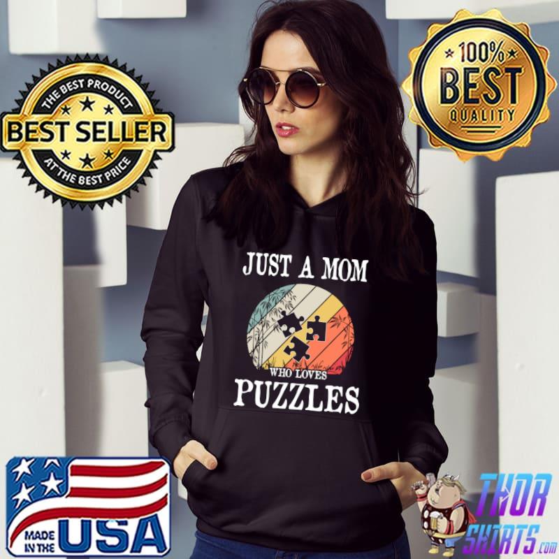 Premium Just A Mom Who Loves Puzzles T-shirt