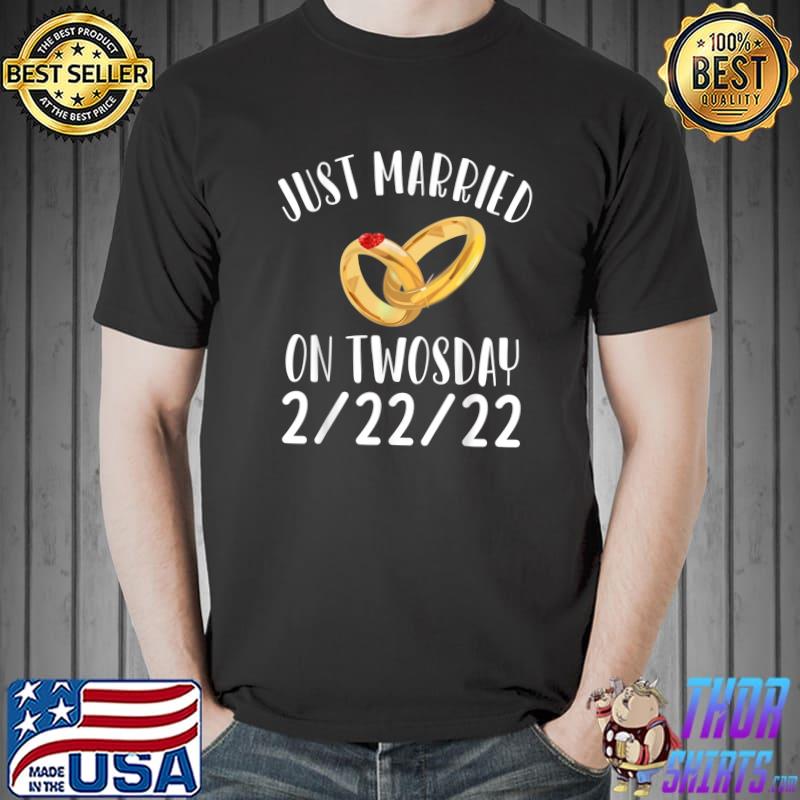 JUST MARRIED on TWOSDAY Feb 22 Twos Day Wedding Honeymoon T-Shirt Unisex