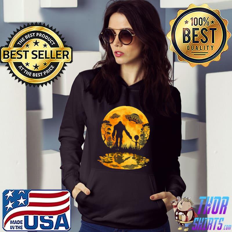 Alien Bigfoot Moon Sasquatch UFO Extraterrestrial Men Women T-Shirt Hoodie