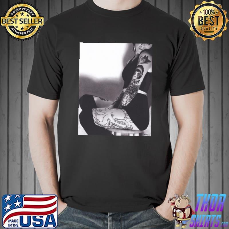 Realism charcoal drawing of sexy woman with tattoos T-Shirt