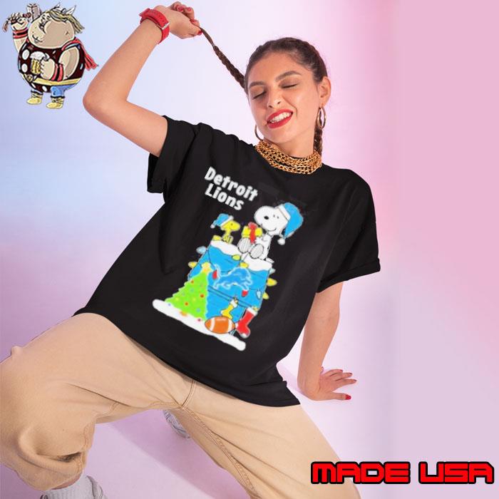 Peanuts Snoopy And Woodstock Detroit Lions Merry Christmas Shirt