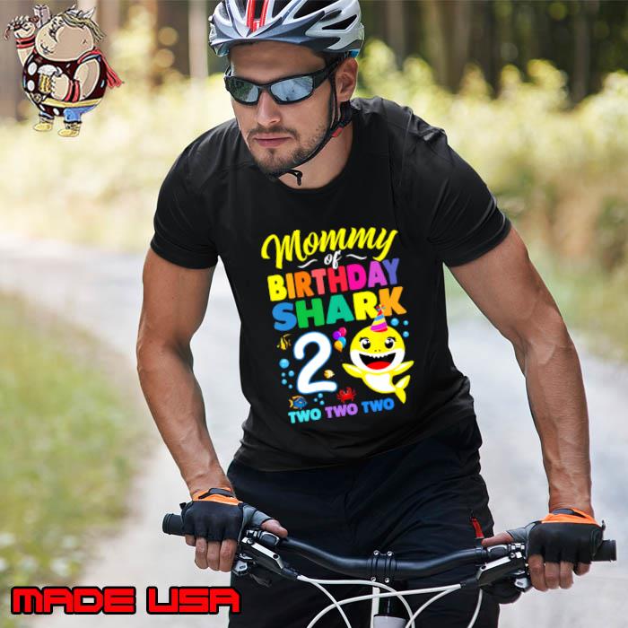 Top mommy Of Birthday Shark 2nd Matching Party For T-Shirt Unisex