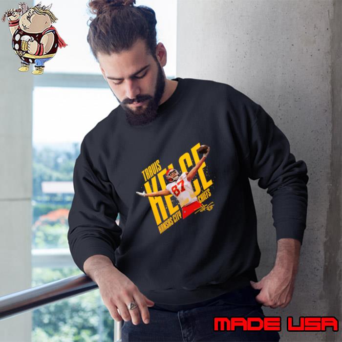 Travis Kelce Pose Signature Kansas City Chies NFL T-Shirt Sweatshirt