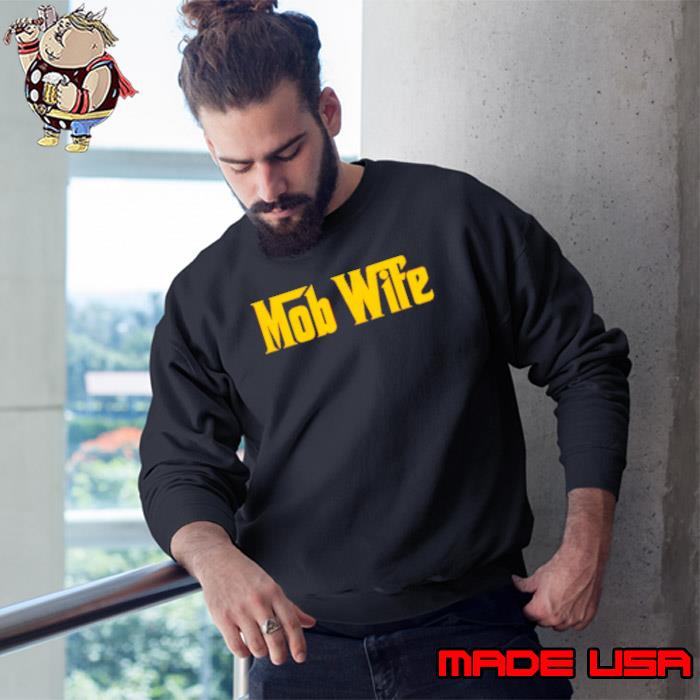 Mob Wife classic logo shirt
