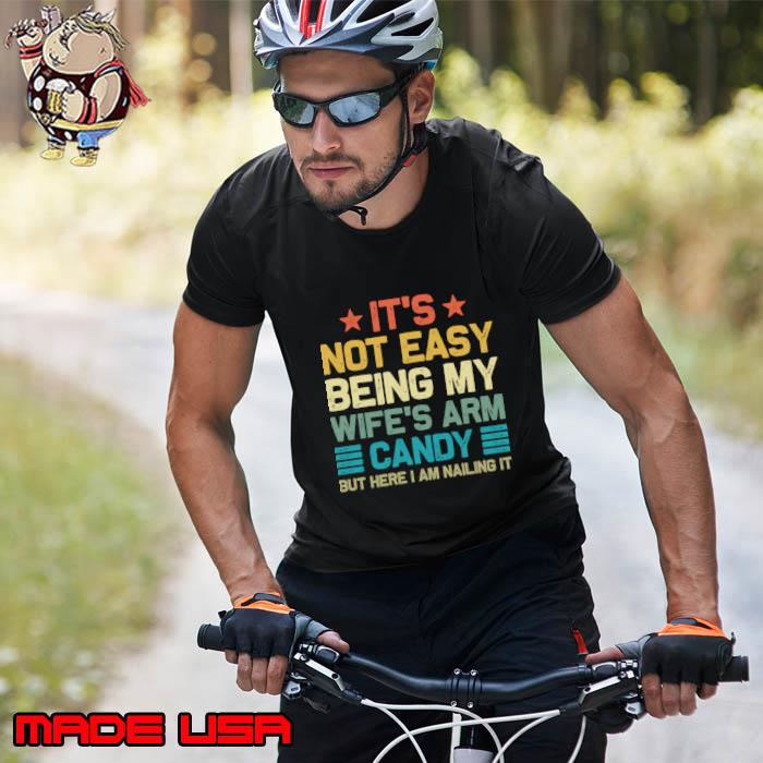 It's Not Easy Being My Wife's Arm Candy But Here I Am Nailin T-Shirt Unisex