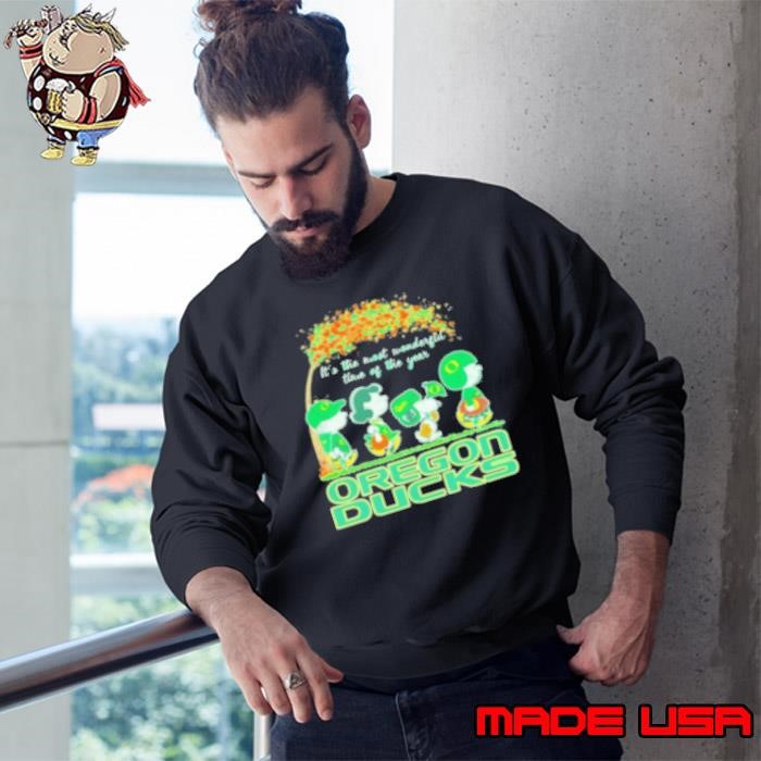 Oregon Ducks Peanuts Characters Walking Autumn It'S The Most Wonderful Time Of The Year Sweatshirt