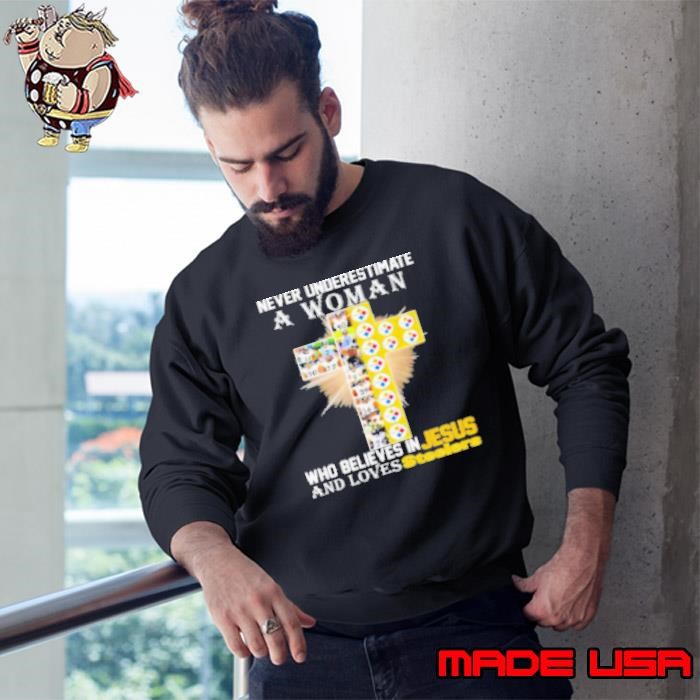 Pittsburgh Steelers Don'T Never Underestimate A Woman Who Believes In Jesus Sweatshirt