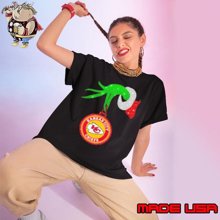 Grinch Hand Holding Kansas City Chiefs Christmas Ladies tee