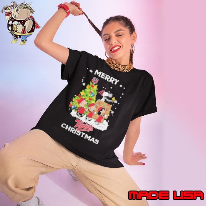 2024 Minnesota Twins Snoopy And Friends Merry Christmas Ladies tee