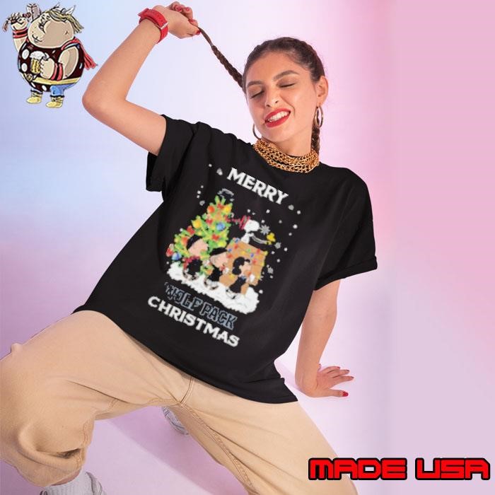 2024 Nevada Wolf Pack Snoopy And Friends Merry Christmas Ladies tee