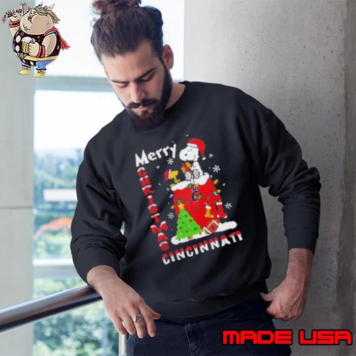 Cincinnati Bearcats Snoopy And Woodstock Merry Christmas Sweatshirt