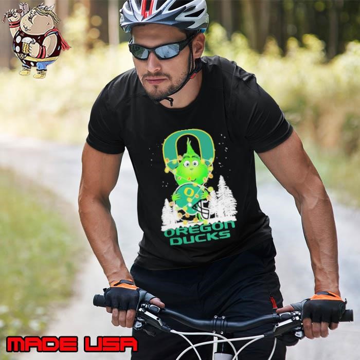 The Grinch Hug Oregon Ducks Helmet Christmas Unisex