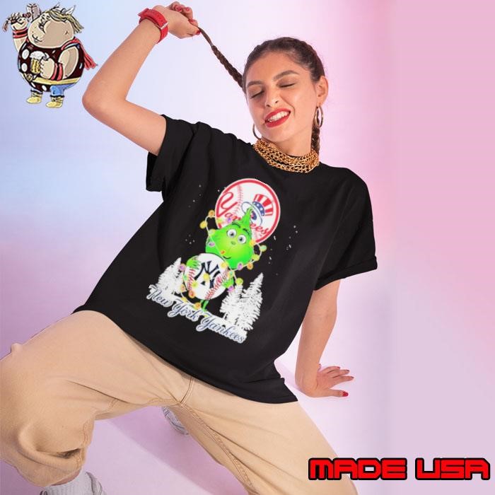 Yankees Shop The Grinch Hug New York Yankees Logo Christmas Ladies tee