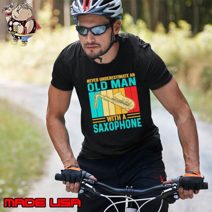 Never underestimate an old man with a saxophone retro Unisex