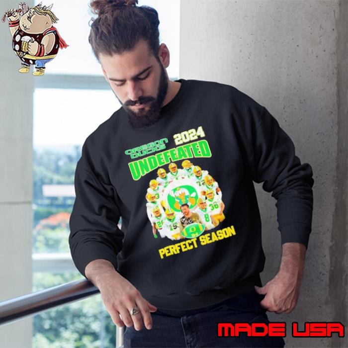 Oregon Ducks 2024 undefeated perfect season team signatures graphic Sweatshirt