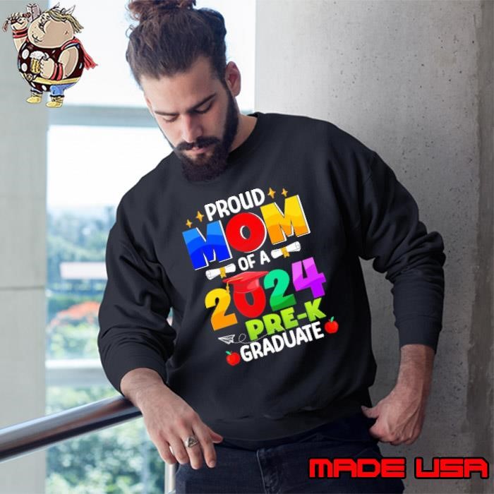 Proud Mom Of A 2024 Pre-K Graduate Graduation Apple Sweatshirt
