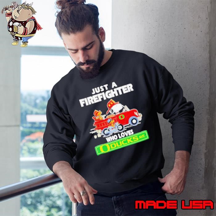 Snoopy and Woodstock driving car just a firefighter who loves Oregon Ducks Sweatshirt