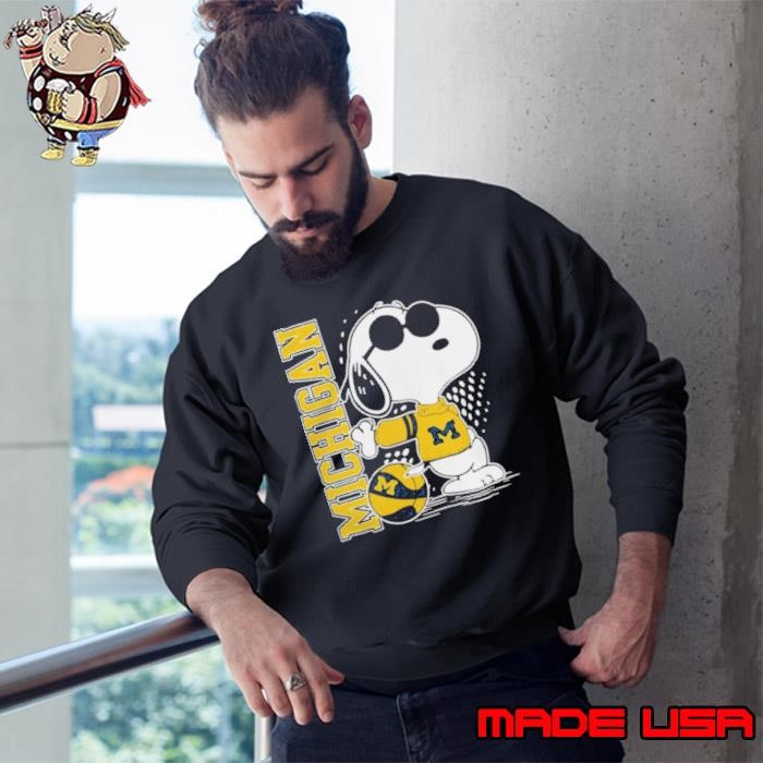 Peanuts Snoopy Michigan Wolverines Basketball 2025 Sweatshirt