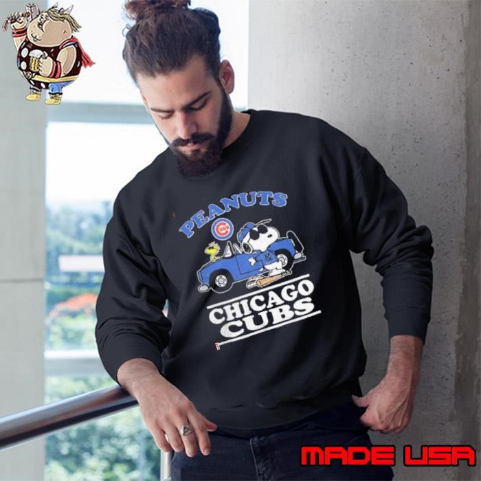 Chicago Cubs Peanuts Snoopy driving car Sweatshirt
