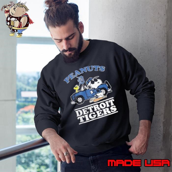 Detroit Tigers Peanuts Snoopy driving car Sweatshirt